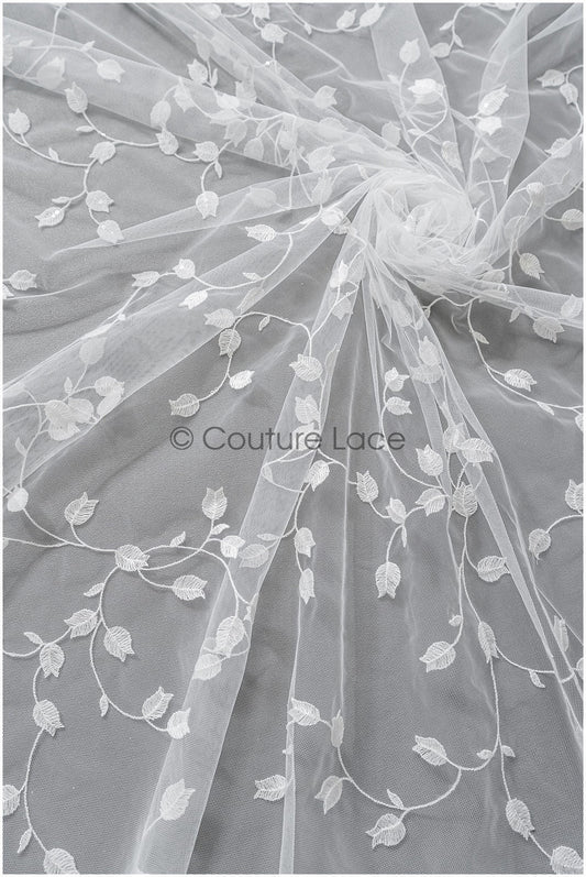 Maiglöckchen Spitzenstoff mit Pailletten/ Couture Spitzenstoff Off-White/ zarte florale Spitze// L22-456