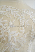 Romantischer Blumen Spitzenstoff mit Pailletten/ floraler Couture Spitzenstoff Off-White/ zarter floraler Spitzenstoff// L22-458