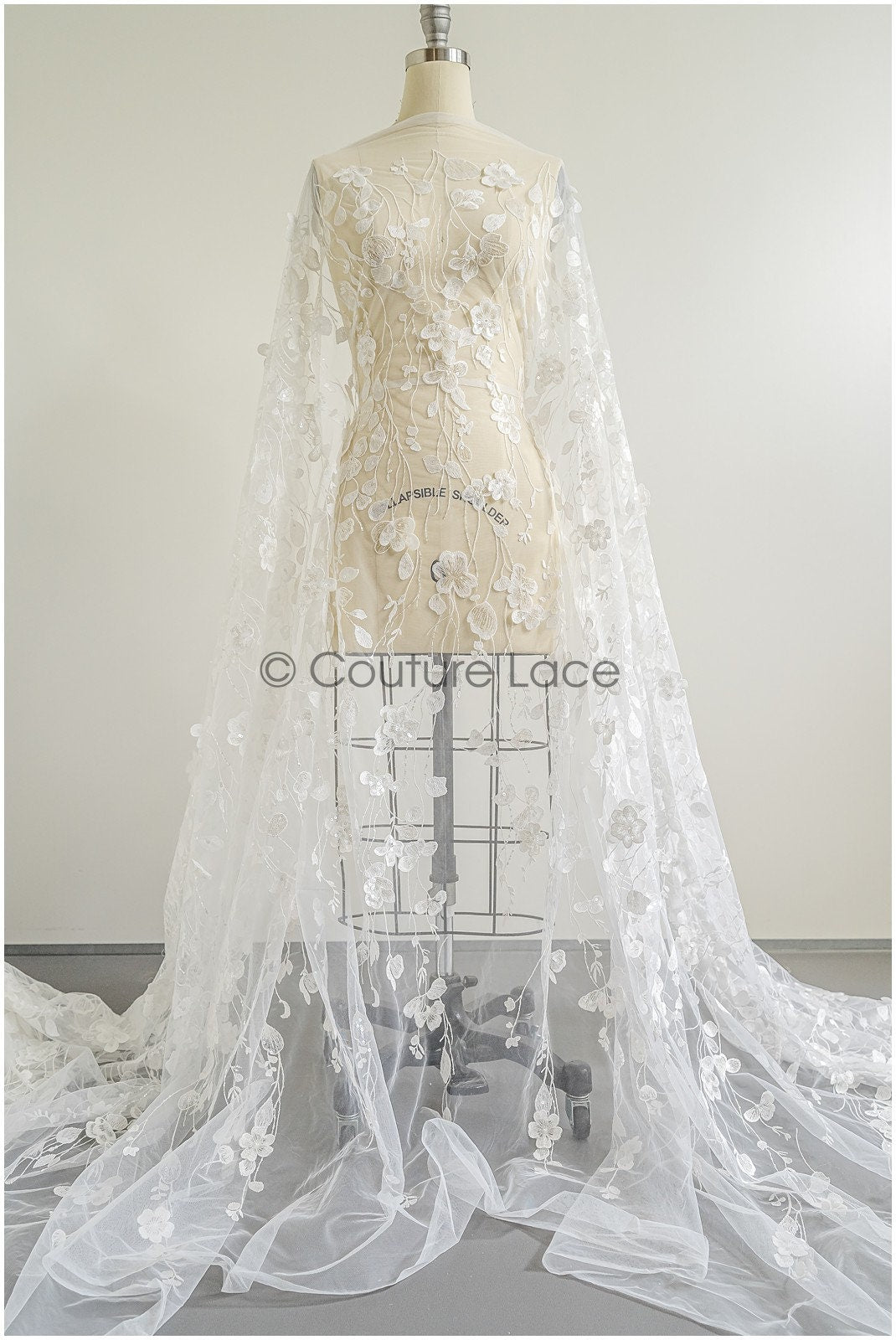 Wunderschöner 3D Blumen Spitzenstoff/ Braut Couture Spitzenstoff mit Perlen/ Brautspitze mit Ästen & Blättern// L22-463