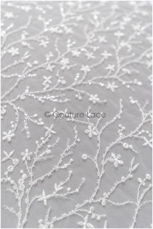Wunderschöner Perlen Spitzenstoff mit kleinen Blättern/ Couture Spitzenstoff mit Perlen & Pailletten/ Brautspitze Off-White// L22-174B