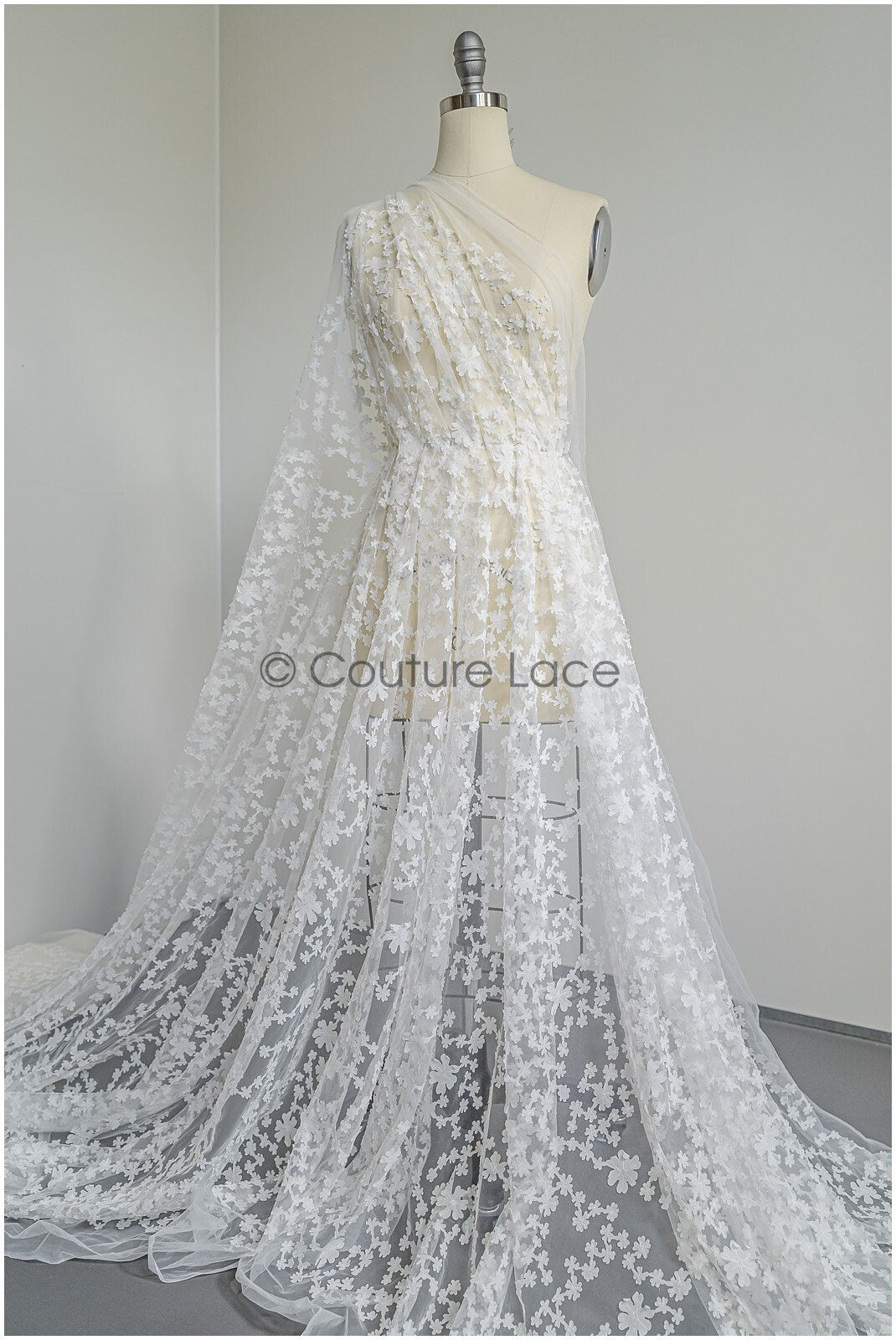 3D Blumen Spitzenstoff Off-White/ französische Spitze/ Couture Spitze/ Brautspitze mit Blumen// L22-424T