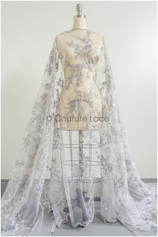 romantischer hellblau-grauer Spitzenstoff mit floralem Muster/ floraler Couture Spitzenstoff/ weich grauer farbbestickter Spitzenstoff// L22-442