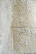 Wunderschöner 3D Blumen Spitzenstoff Off-White/ Braut Couture Spitzenstoff/ 3D Brautspitze mit Ästen & Blättern// L22-452