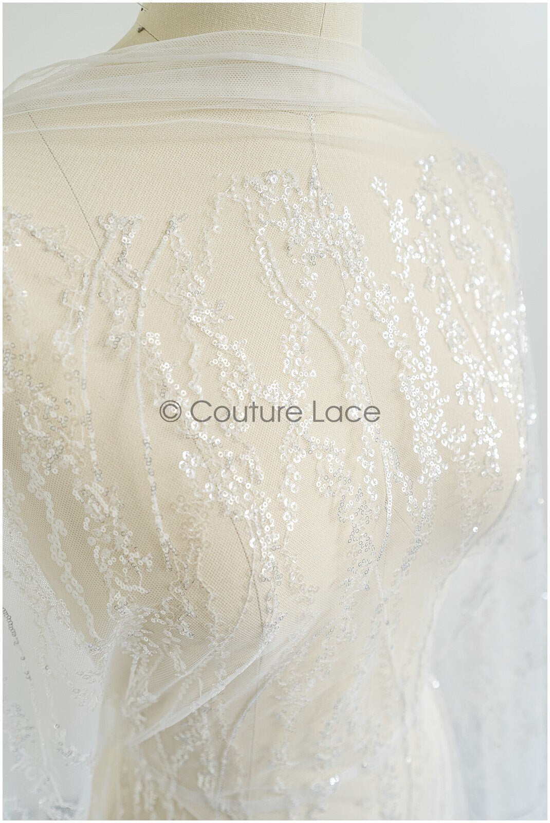 Pailletten Spitzenstoff mit Wellenmuster/ Couture Spitzenstoff Off-White/ Braut Spitzenstoff mit Pailletten// L22-455