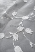 Maiglöckchen Spitzenstoff mit Pailletten/ Couture Spitzenstoff Off-White/ zarte florale Spitze// L22-456
