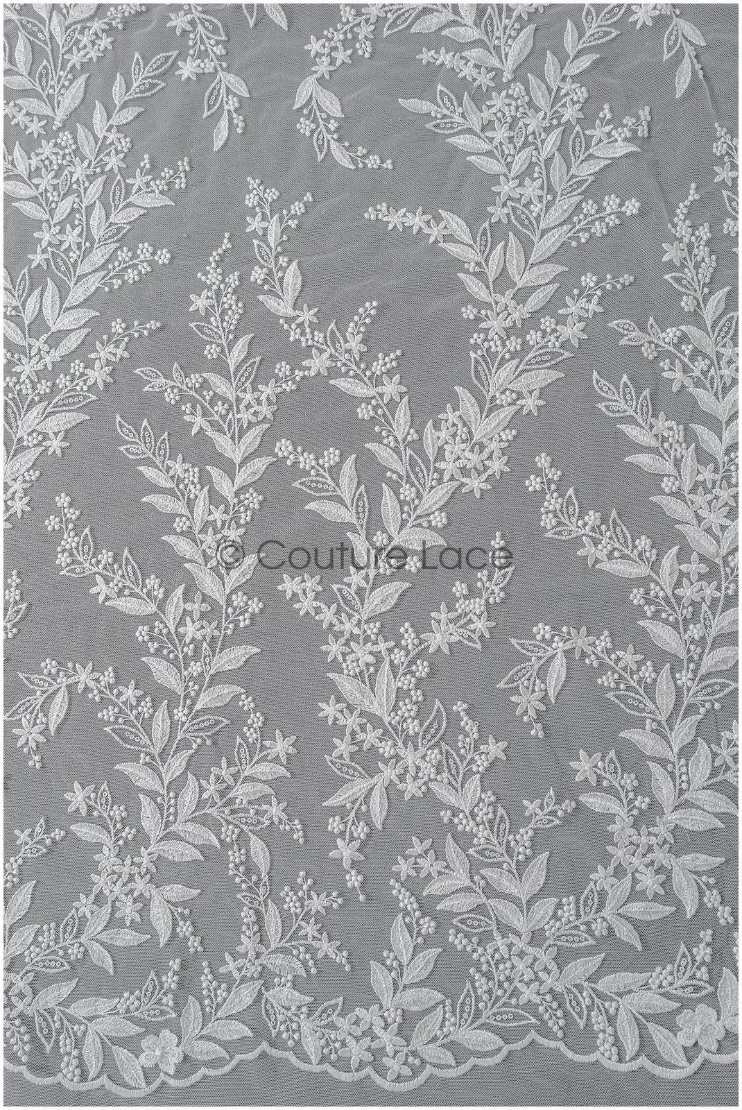 Romantischer Blumen Spitzenstoff mit Pailletten/ floraler Couture Spitzenstoff Off-White/ zarter floraler Spitzenstoff// L22-458