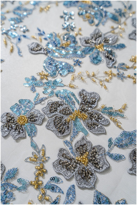 Wunderschöner blau gelber Spitzenstoff mit Blumen, Couture Spitzenstoff mit Perlen und Pailletten, blau goldfarbener Spitzenstoff// L22-483