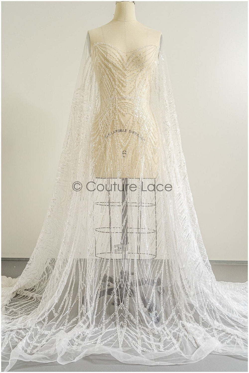 Wunderschöner perlenbesetzter Spitzenstoff mit kleinen Blättern/ Couture Spitzenstoff mit Perlen & Pailletten/ Brautspitze mit Zweigen// L22-482