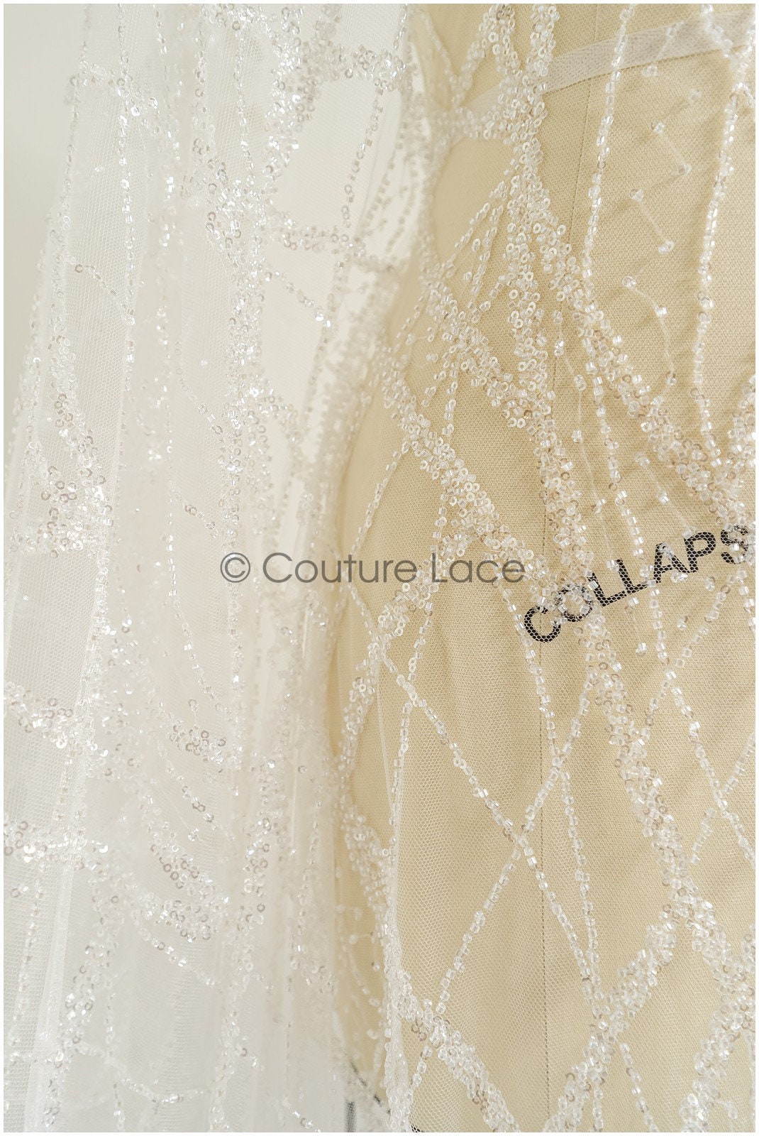 Schwerer Spitzenstoff mit Linien/ Couture Spitzenstoff mit Perlen & Pailletten/ Couture Spitzenstoff Off-White// L22-480