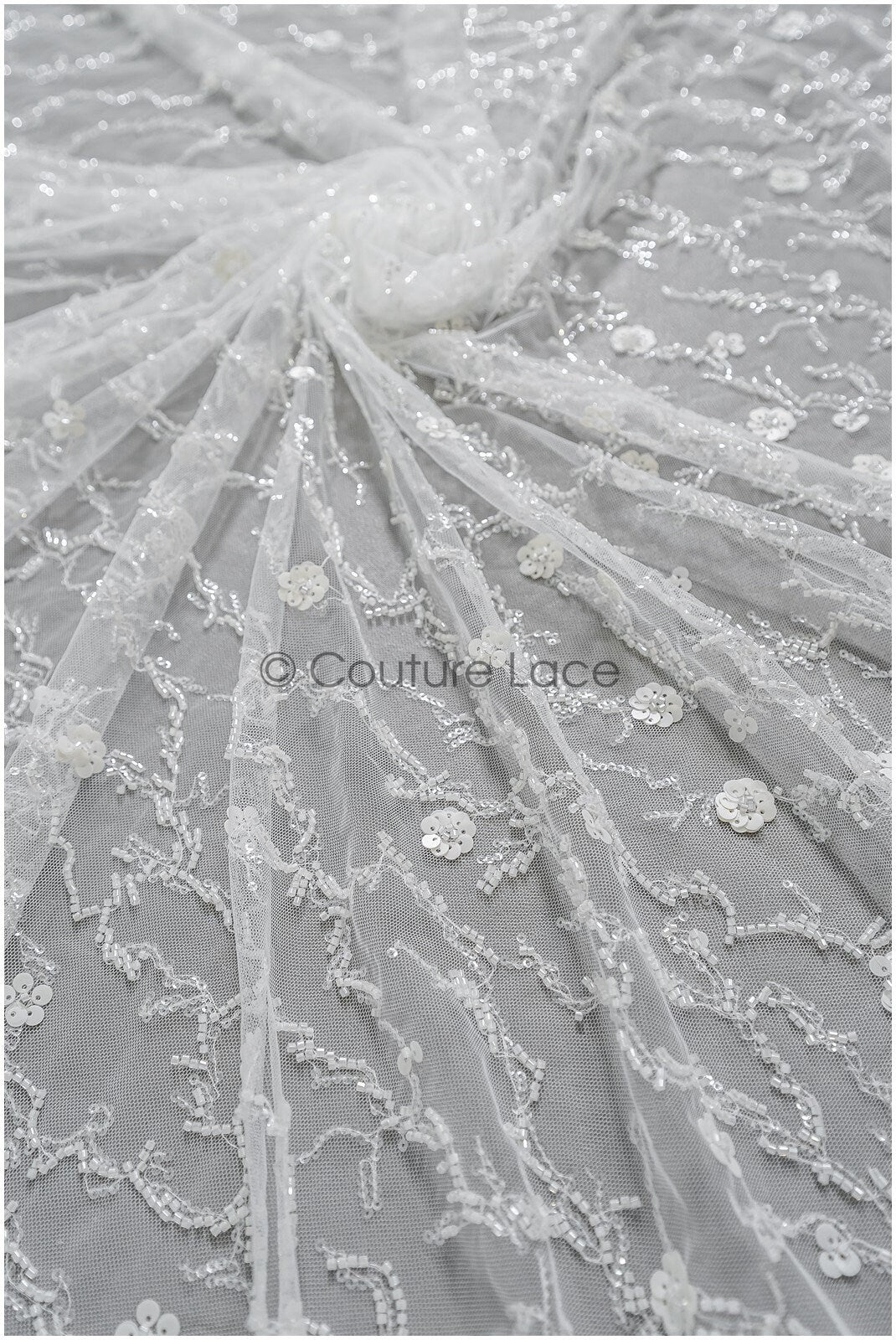 Wunderschöner Spitzenstoff mit Linien/ Couture Spitzenstoff mit Perlen & Pailletten/ Brautspitze mit Ästen & Linien// L22-461