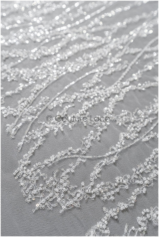 Wunderschöner Perlen Spitzenstoff mit Linien/ Couture Spitzenstoff mit Perlen & Pailletten/ Brautspitze Off-White// L22-467