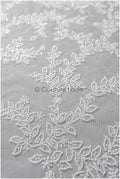 Wunderschöner Spitzenstoff mit kleinen Blättern/ Couture Spitzenstoff mit Perlen & Pailletten/ Brautspitze Off-White// L22-470