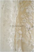 Wunderschöner 3D Blumen Spitzenstoff/ Braut Couture Spitzenstoff Off-White/ 3D Brautspitze mit Perlen/ Brautspitze// L22-471