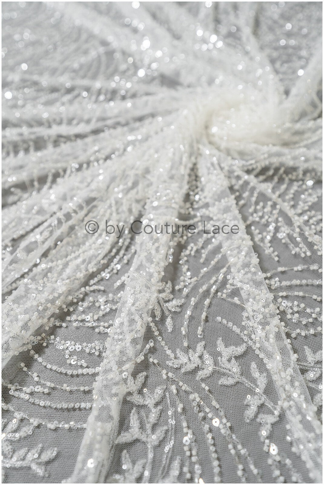 Schwerer Spitzenstoff mit Linien/ Couture Spitzenstoff mit Perlen & Pailletten/ Couture Spitzenstoff Off-White/ Brautspitze// L22-490