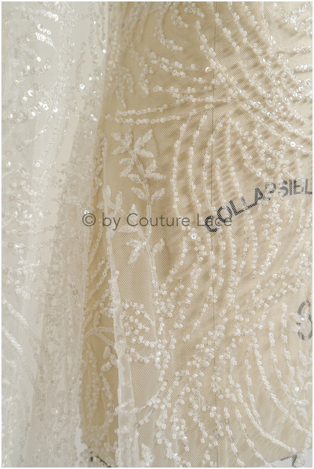 Schwerer Spitzenstoff mit Linien/ Couture Spitzenstoff mit Perlen & Pailletten/ Couture Spitzenstoff Off-White/ Brautspitze// L22-490
