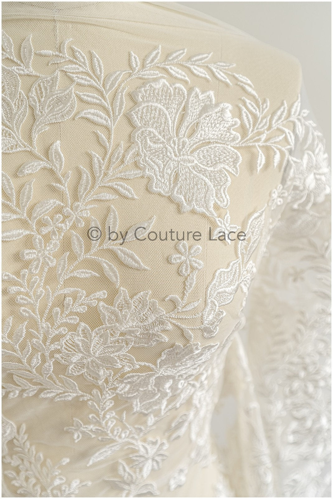 Romantischer Braut Spitzenstoff mit Blumenmuster/ florale Couture Spitze Off-White/ bestickte Spitze// L22-493