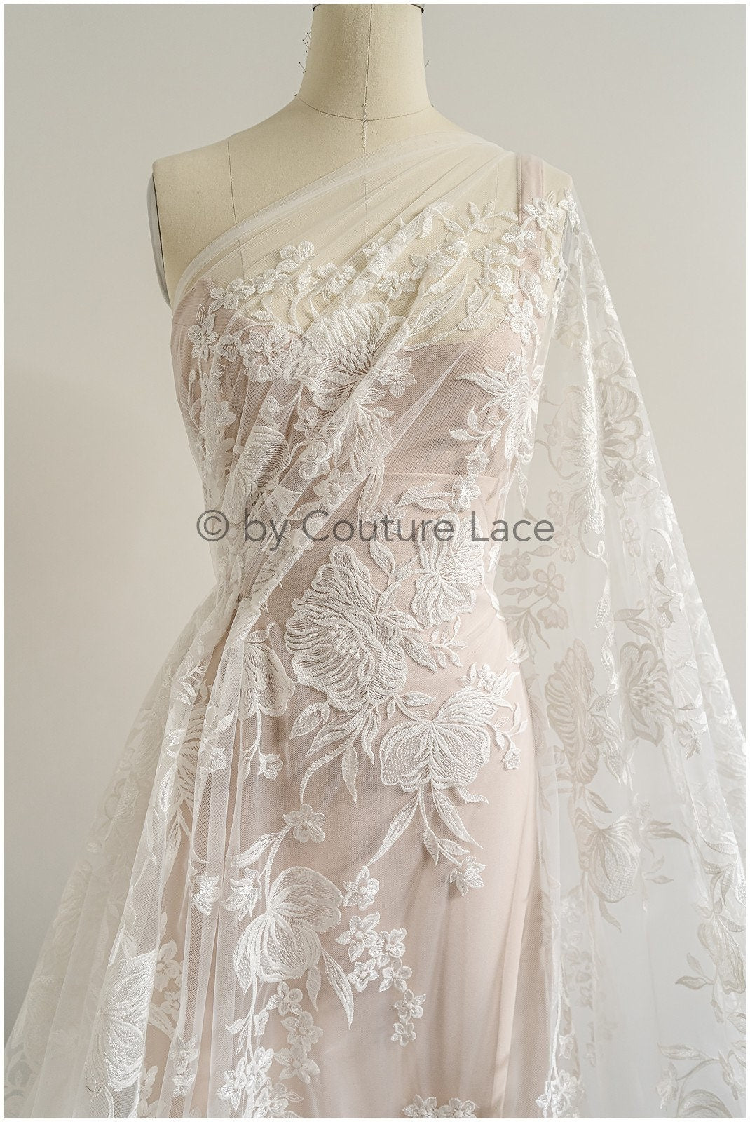 Romantischer Braut Spitzenstoff/ Blumen Spitze Off-White/ floraler Couture Spitzenstoff/ bestickte Spitze// L22-497