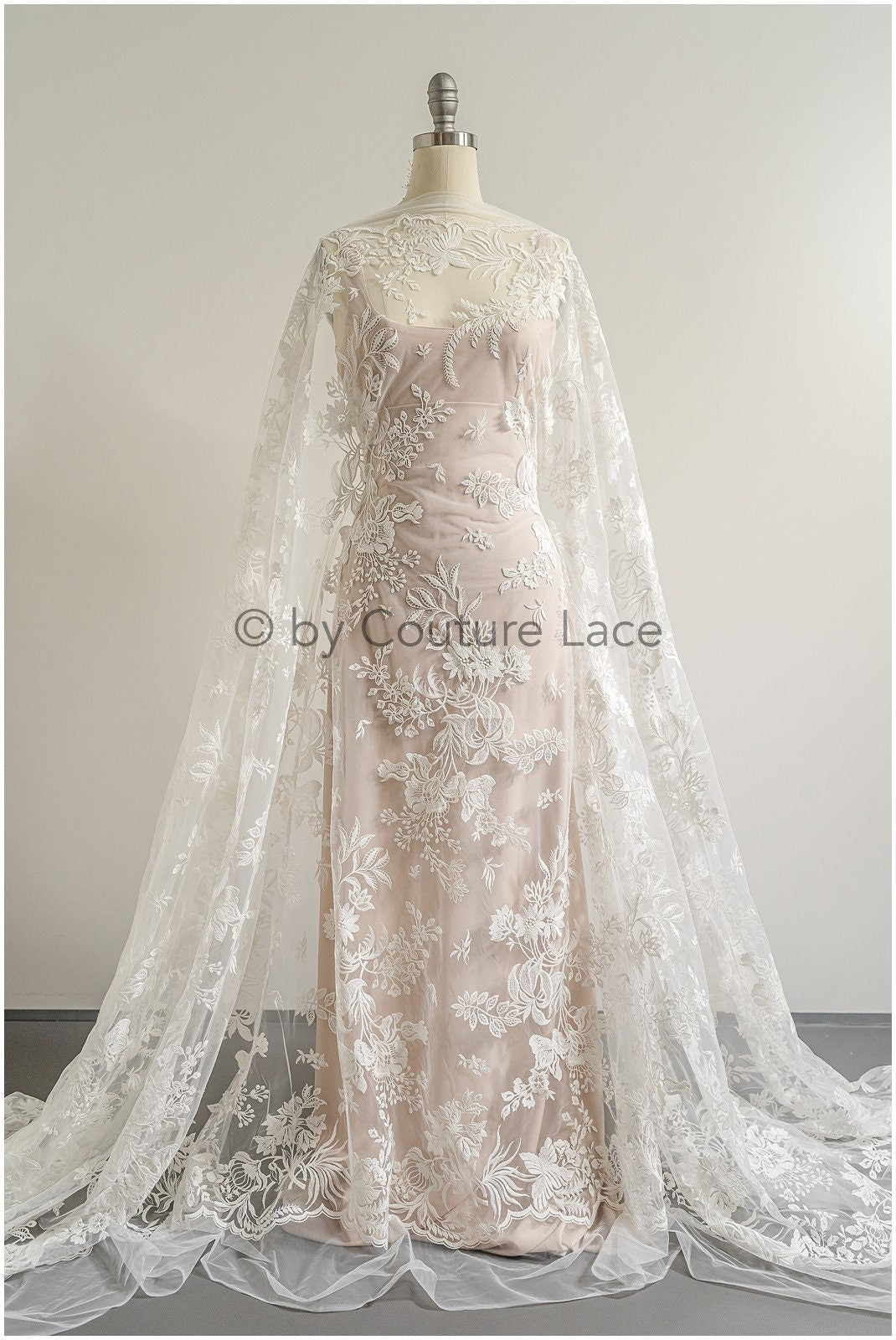 Romantischer Braut Spitzenstoff mit Blumenmuster/ florale Couture Spitze/ bestickte Braut Spitze// L22-498