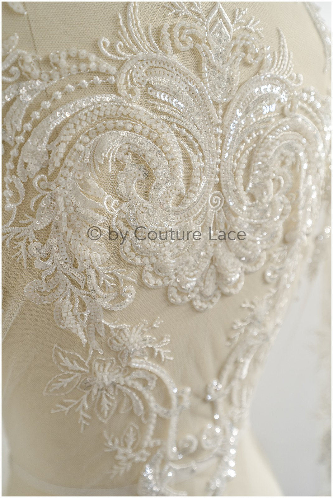 Schwerer Braut Perlenstoff Off-White/ Spitzenstoff mit Perlen & Pailletten/ Couture Spitzenstoff/ Brautspitzenstoff// L22-492