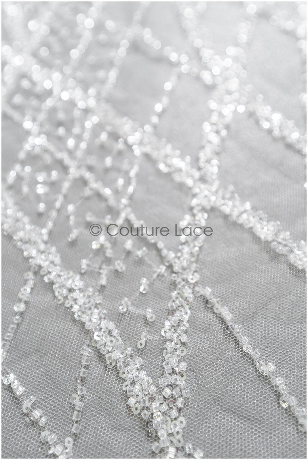 Schwerer Spitzenstoff mit Linien/ Couture Spitzenstoff mit Perlen & Pailletten/ Couture Spitzenstoff Off-White// L22-480