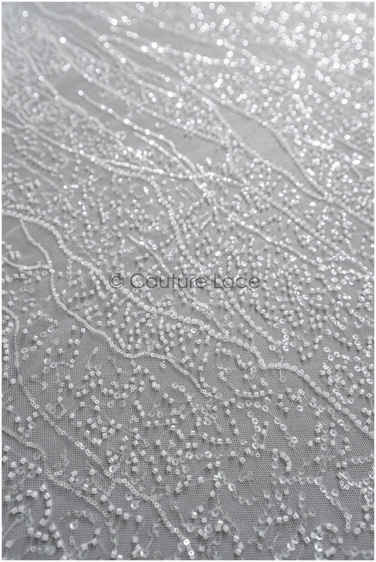 Wunderschöner Perlen Spitzenstoff mit Linien/ Couture Spitzenstoff mit Perlen & Pailletten/ Brautspitze// L22-459