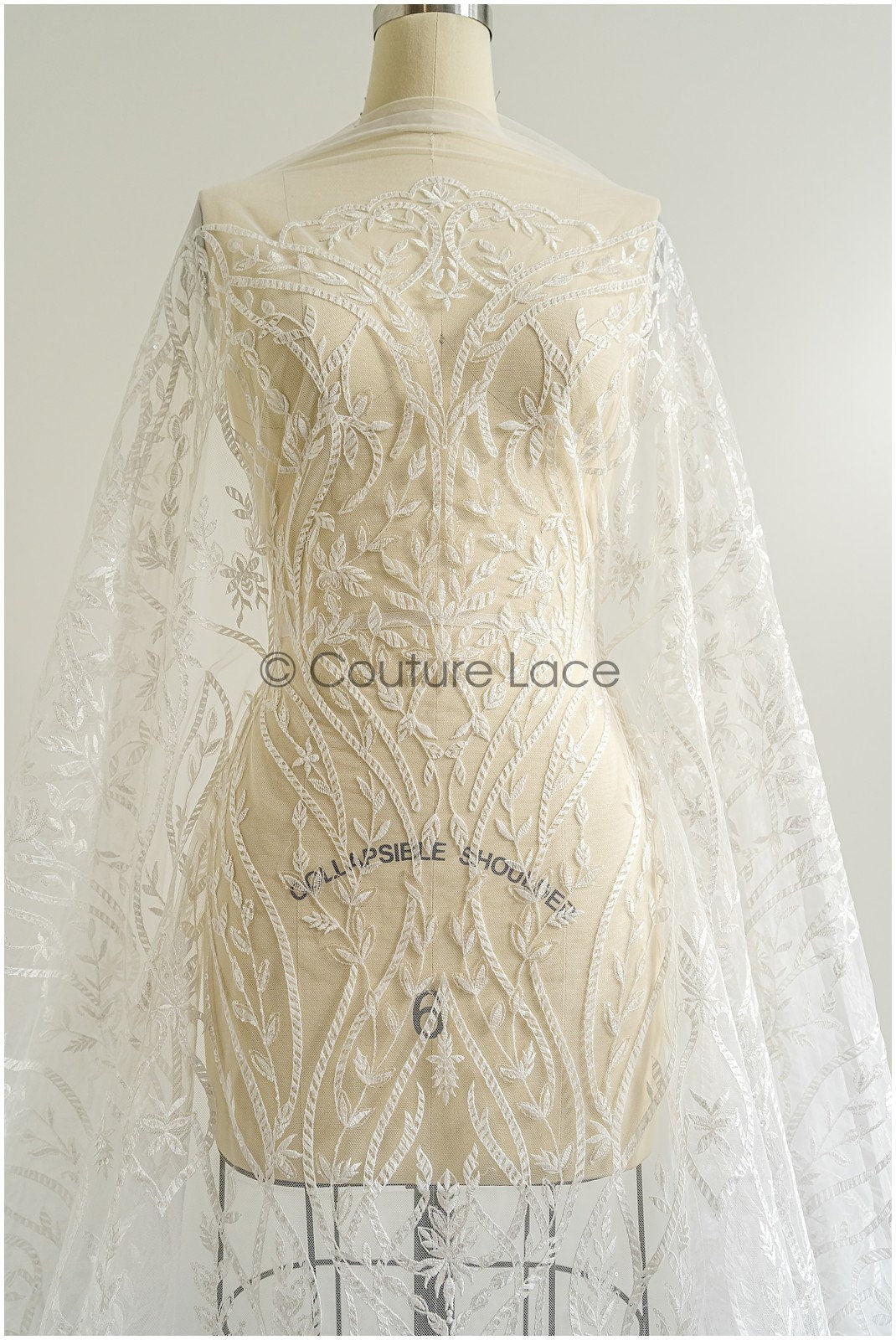 Wunderschöner Spitzenstoff mit Wellenmuster/ Couture Spitzenstoff Off-White/ Brautspitze mit Pailletten// L22-466