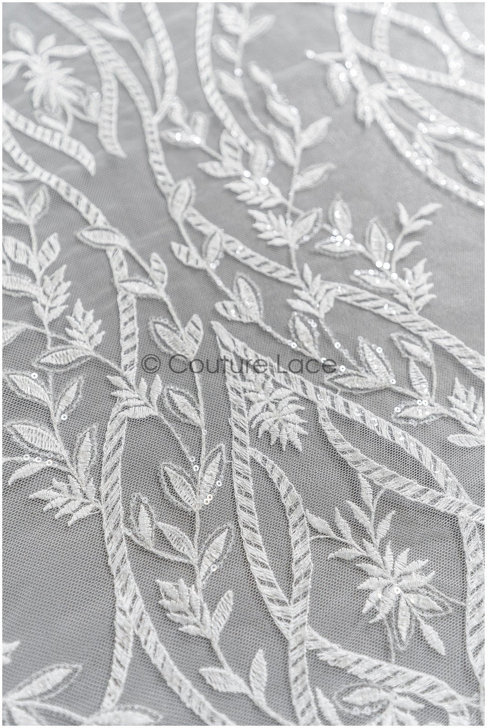 Wunderschöner Spitzenstoff mit Wellenmuster/ Couture Spitzenstoff Off-White/ Brautspitze mit Pailletten// L22-466