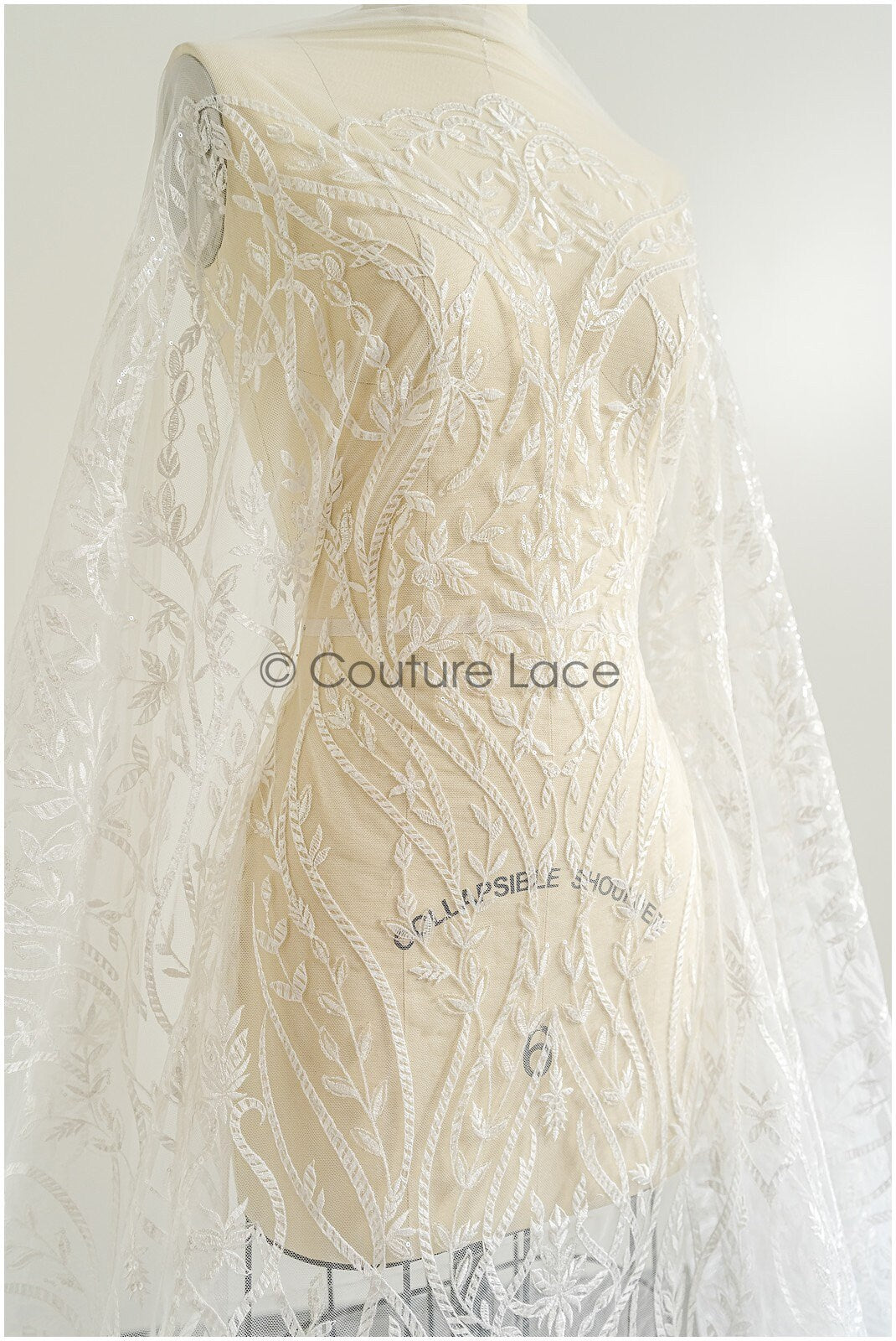 Wunderschöner Spitzenstoff mit Wellenmuster/ Couture Spitzenstoff Off-White/ Brautspitze mit Pailletten// L22-466