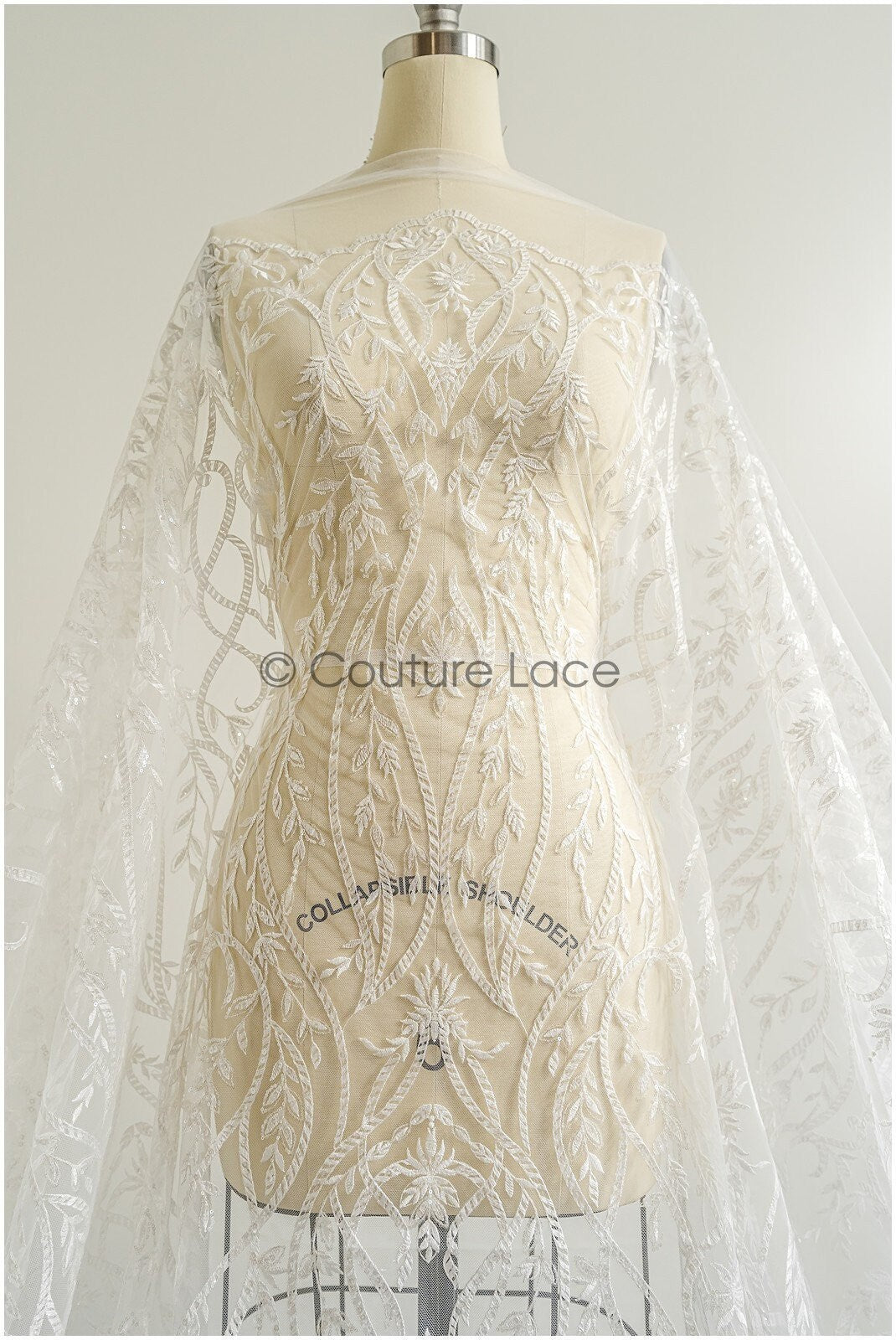 Wunderschöner Spitzenstoff mit Wellenmuster/ Couture Spitzenstoff Off-White/ Brautspitze mit Pailletten// L22-466