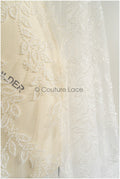 Wunderschöner Spitzenstoff mit kleinen Blättern/ Couture Spitzenstoff mit Perlen & Pailletten/ Brautspitze Off-White// L22-470