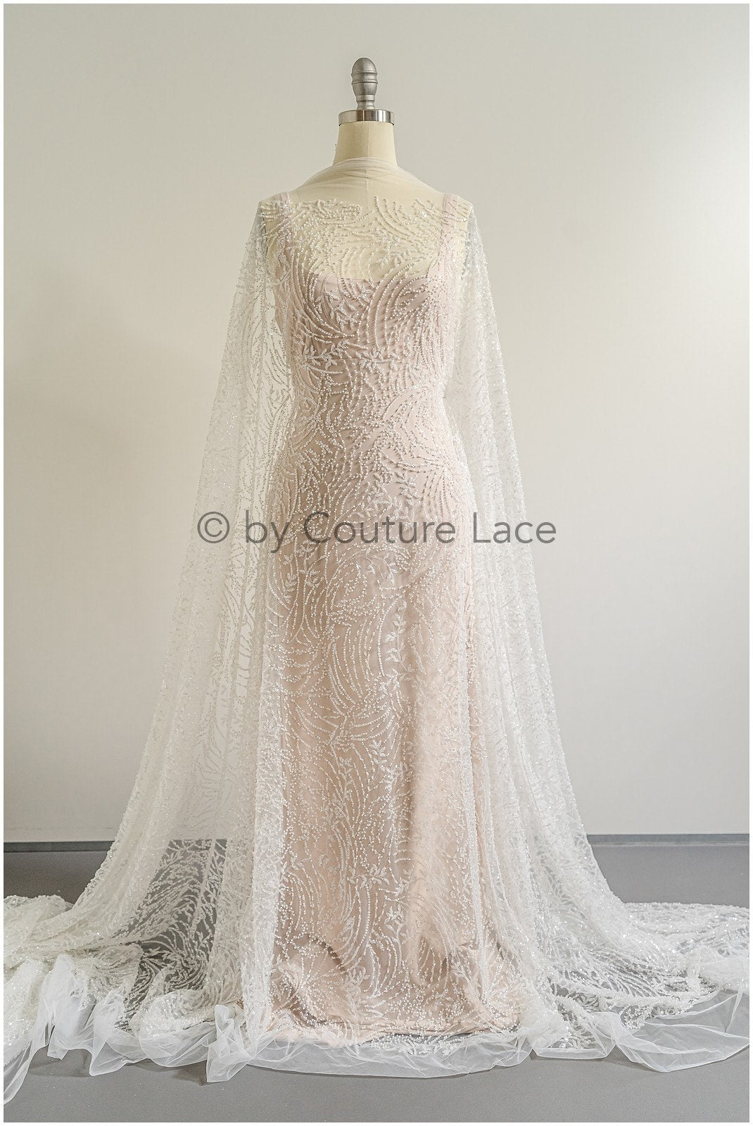 Schwerer Spitzenstoff mit Linien/ Couture Spitzenstoff mit Perlen & Pailletten/ Couture Spitzenstoff Off-White/ Brautspitze// L22-490
