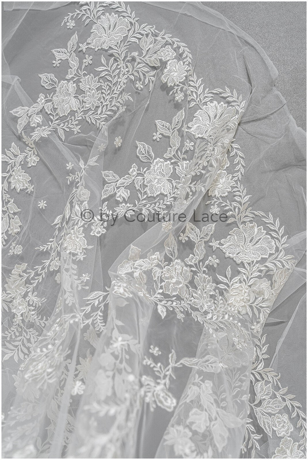 Romantischer Braut Spitzenstoff mit Blumenmuster/ florale Couture Spitze Off-White/ bestickte Spitze// L22-493