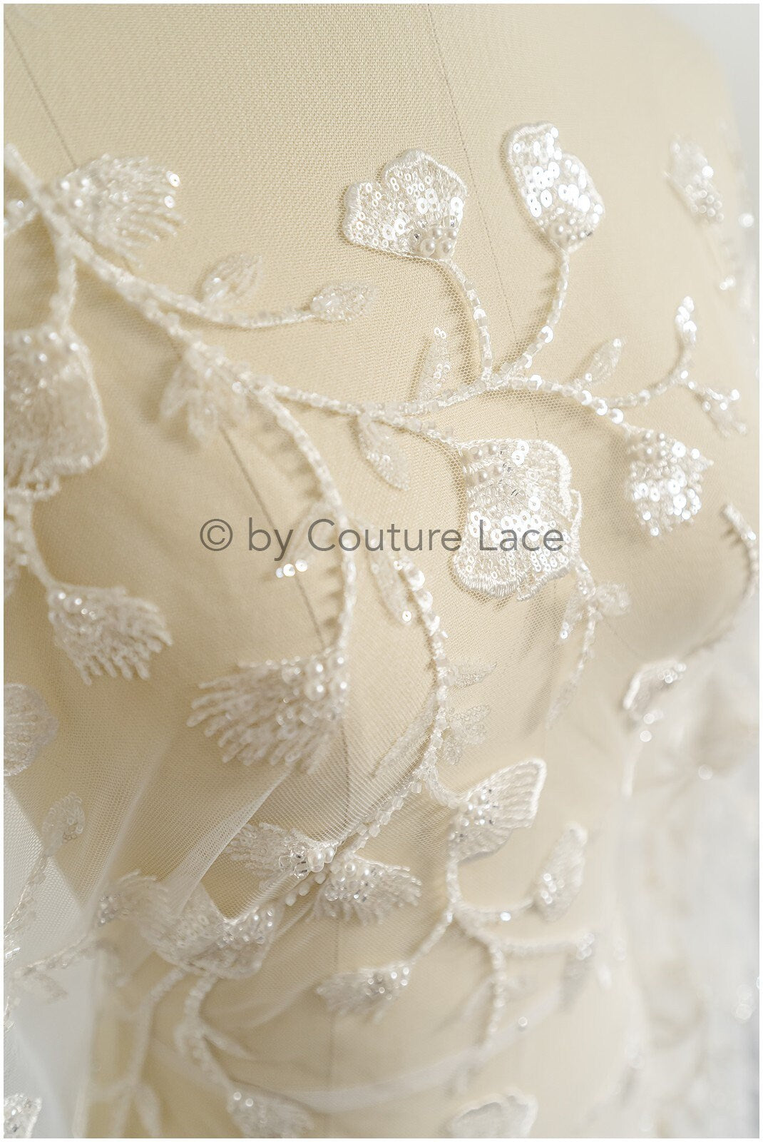 Schwerer Spitzenstoff mit Linien/ Couture Spitzenstoff mit Perlen & Pailletten/ Couture Braut Spitzenstoff/ Brautspitze// L22-494