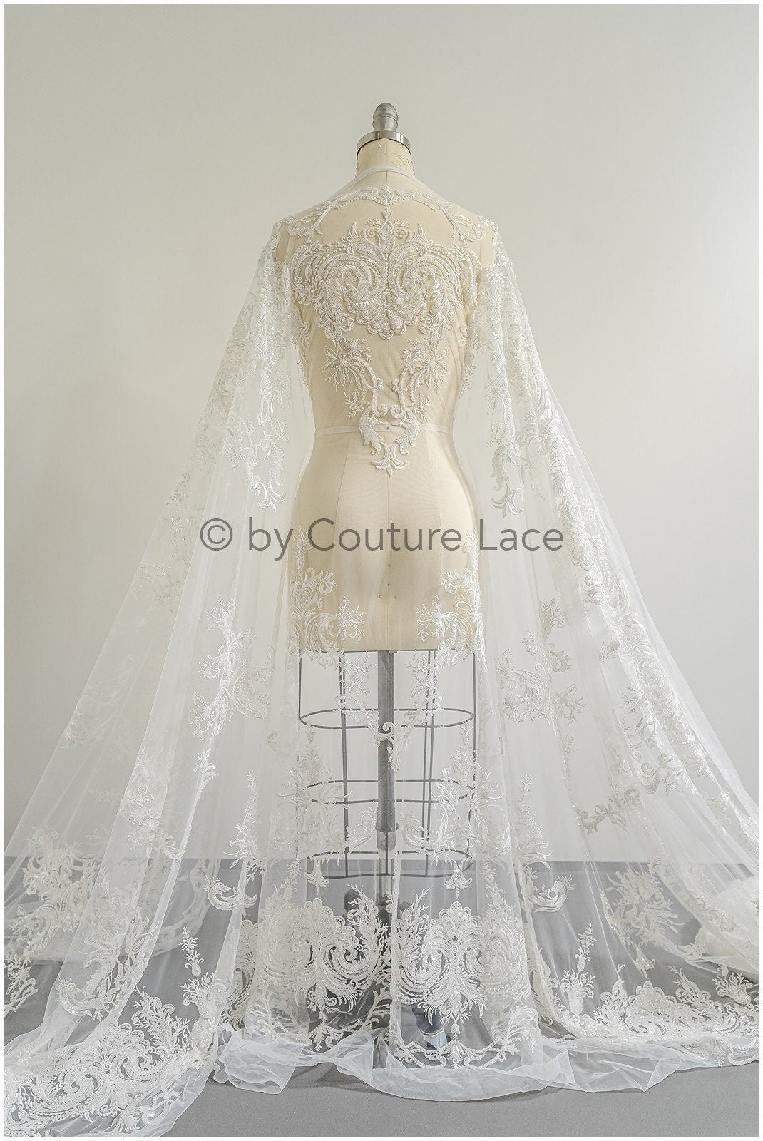 Schwerer Braut Perlenstoff Off-White/ Spitzenstoff mit Perlen & Pailletten/ Couture Spitzenstoff/ Brautspitzenstoff// L22-492