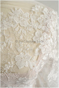 Romantischer Blumen Spitzenstoff/ Blumenspitze Off-White/ Hochzeitskleid Spitze/ Brautblumen Spitzenstoff mit Pailletten// L22-507