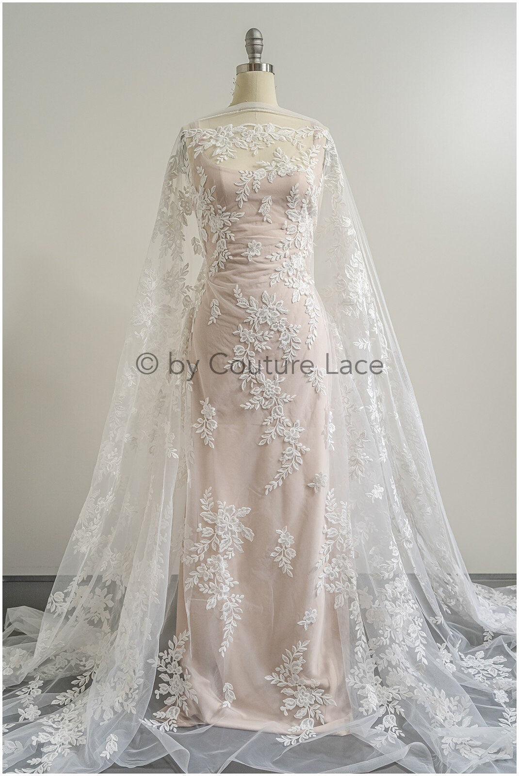 Romantischer Blumen Spitzenstoff/ Blumenspitze Off-White/ Hochzeitskleid Spitze/ Blumen Spitzenstoff mit Pailletten// L22-520