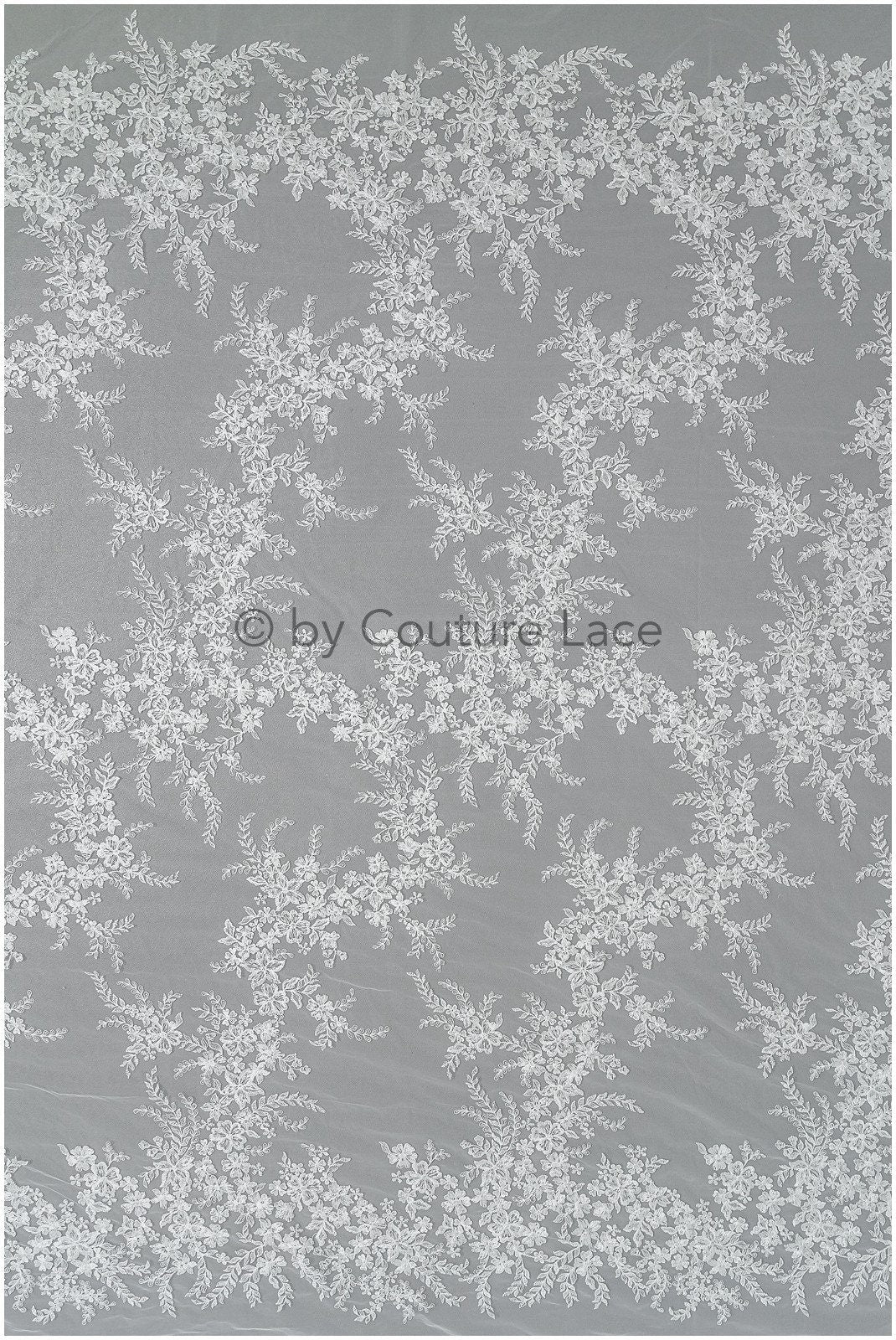 Romantischer Blumen Spitzenstoff/ Wildblumen Spitze Off-White/ Brautspitze mit romantischem Blumenmuster// L22-009