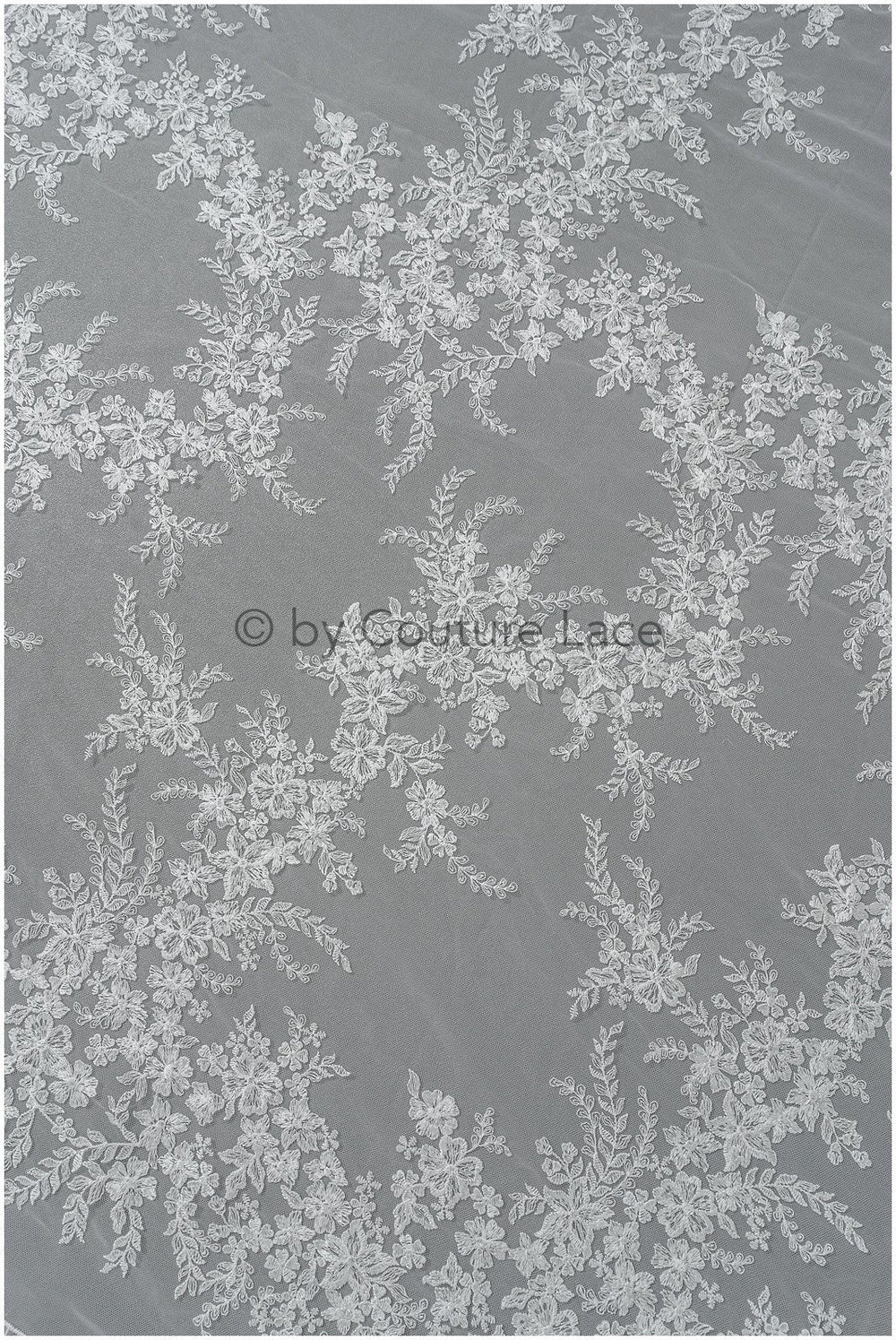 Romantischer Blumen Spitzenstoff/ Wildblumen Spitze Off-White/ Brautspitze mit romantischem Blumenmuster// L22-009
