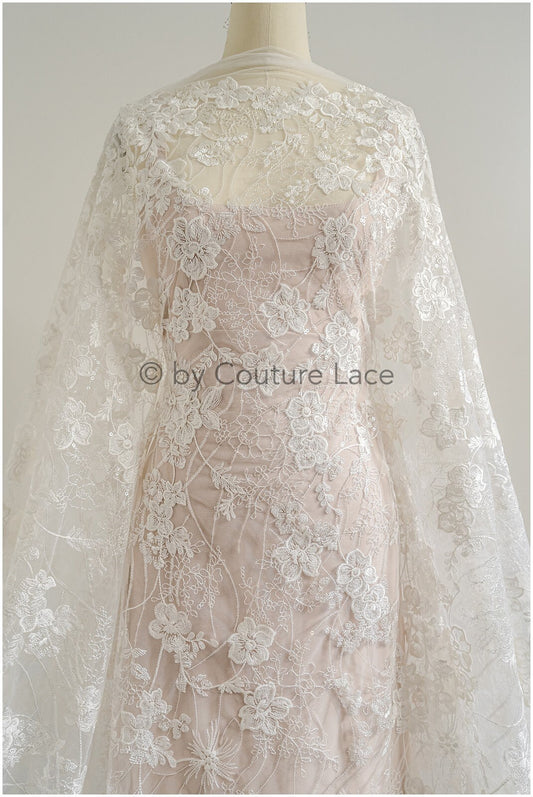 Romantischer Blumen Spitzenstoff/ Blumenspitze Off-White/ Hochzeitskleid Spitze/ Brautblumen Spitzenstoff mit Pailletten// L22-507