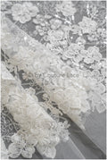 Romantischer Blumen Spitzenstoff/ Blumenspitze Off-White/ Hochzeitskleid Spitze/ Brautblumen Spitzenstoff mit Pailletten// L22-507