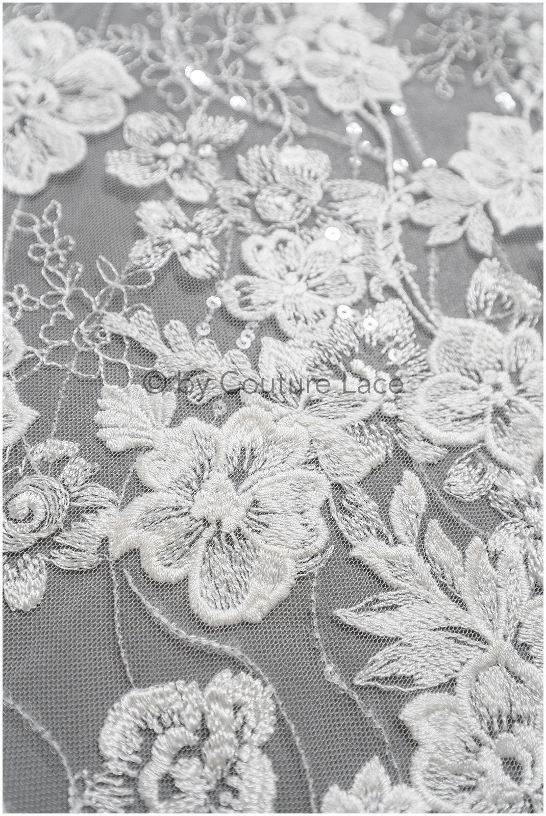 Romantischer Blumen Spitzenstoff/ Blumenspitze Off-White/ Hochzeitskleid Spitze/ Brautblumen Spitzenstoff mit Pailletten// L22-507