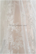Romantischer Blumen Spitzenstoff/ Blumenspitze Off-White/ Hochzeitskleid Spitze/ Blumen Spitzenstoff mit Pailletten// L22-520