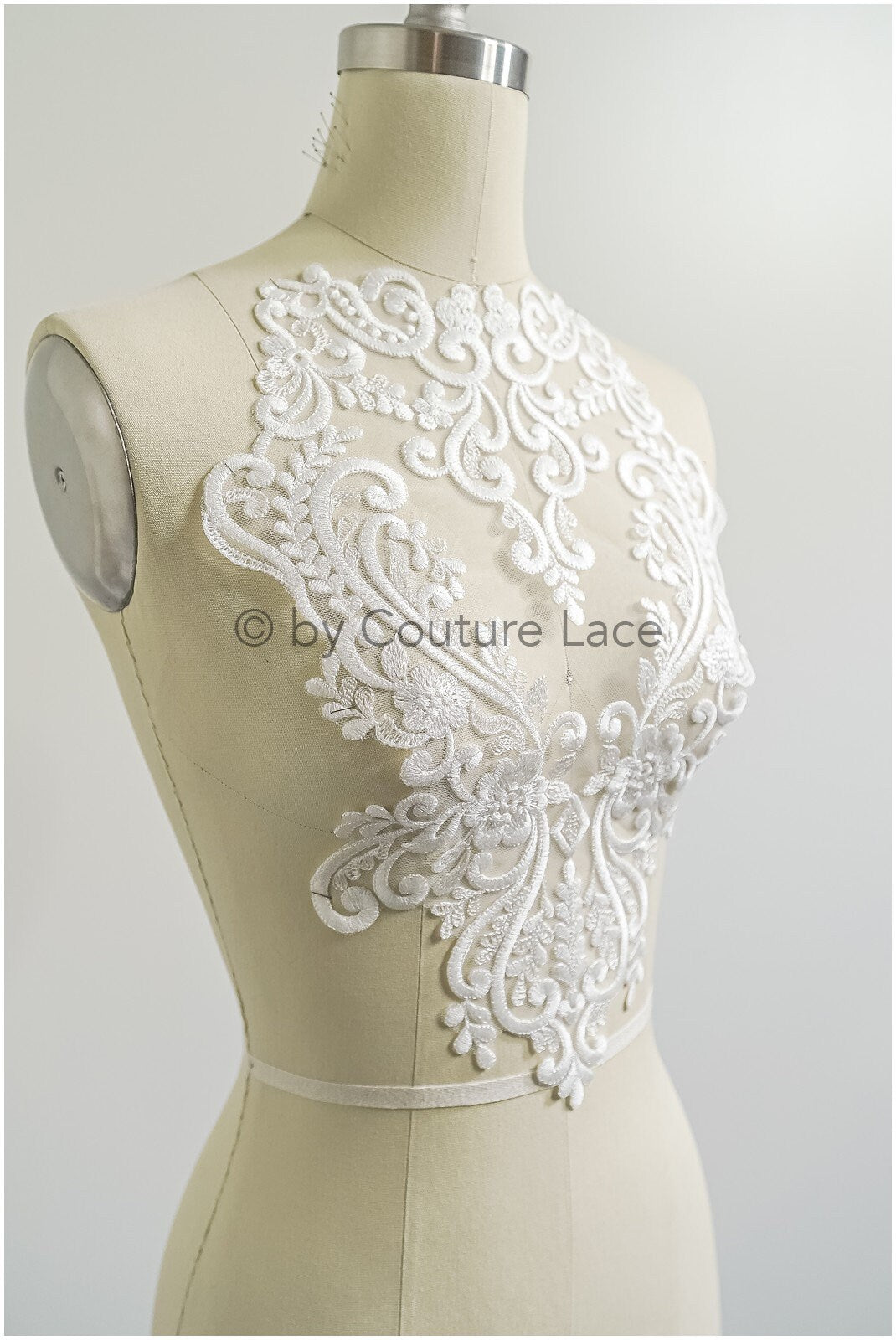 romantischer verschnörkelter SpitzenAufnäher/ cremeweißes Ornament Blumen Applikation/ Brautkleid Spitze Applikation// A23-308