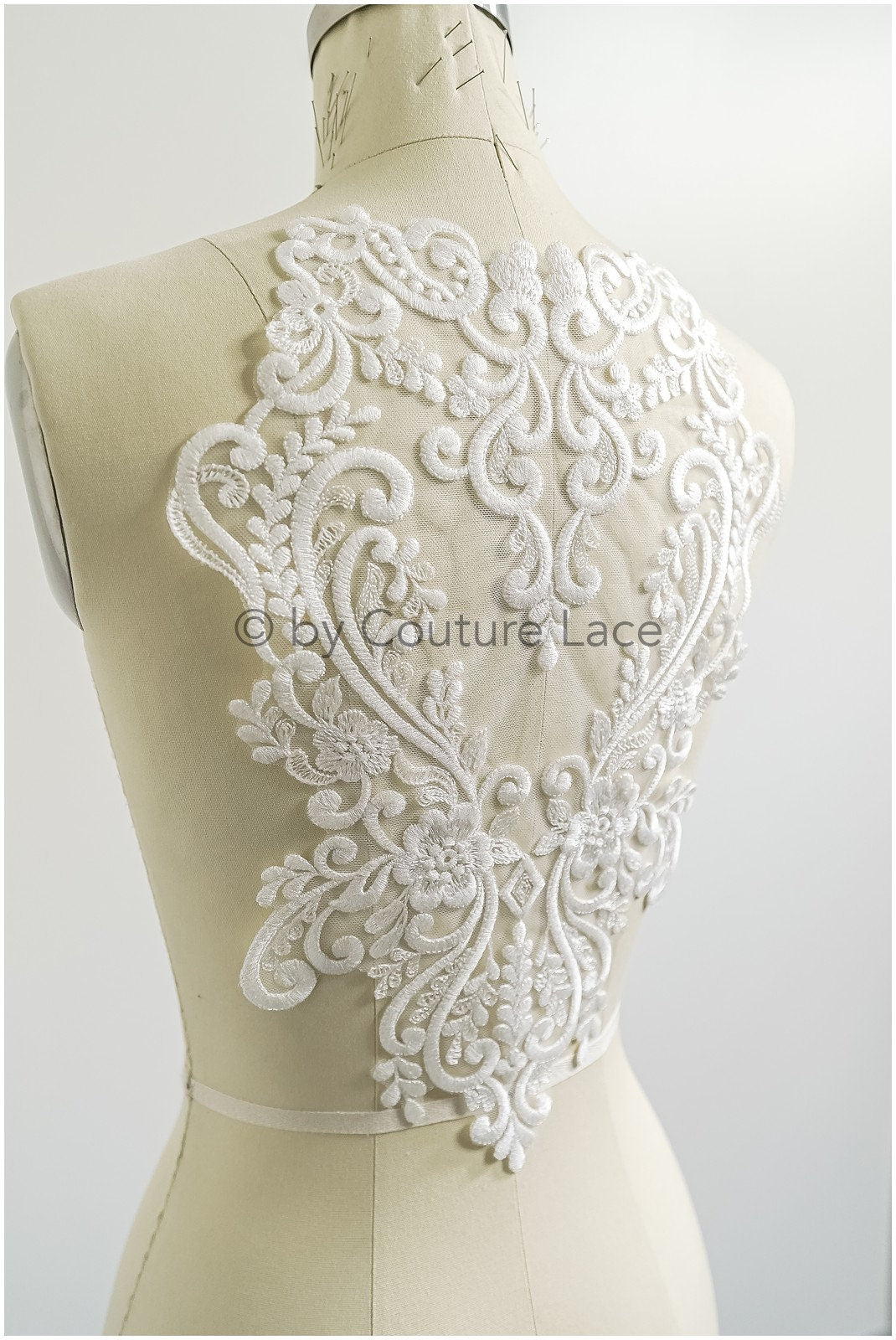 romantischer verschnörkelter SpitzenAufnäher/ cremeweißes Ornament Blumen Applikation/ Brautkleid Spitze Applikation// A23-308
