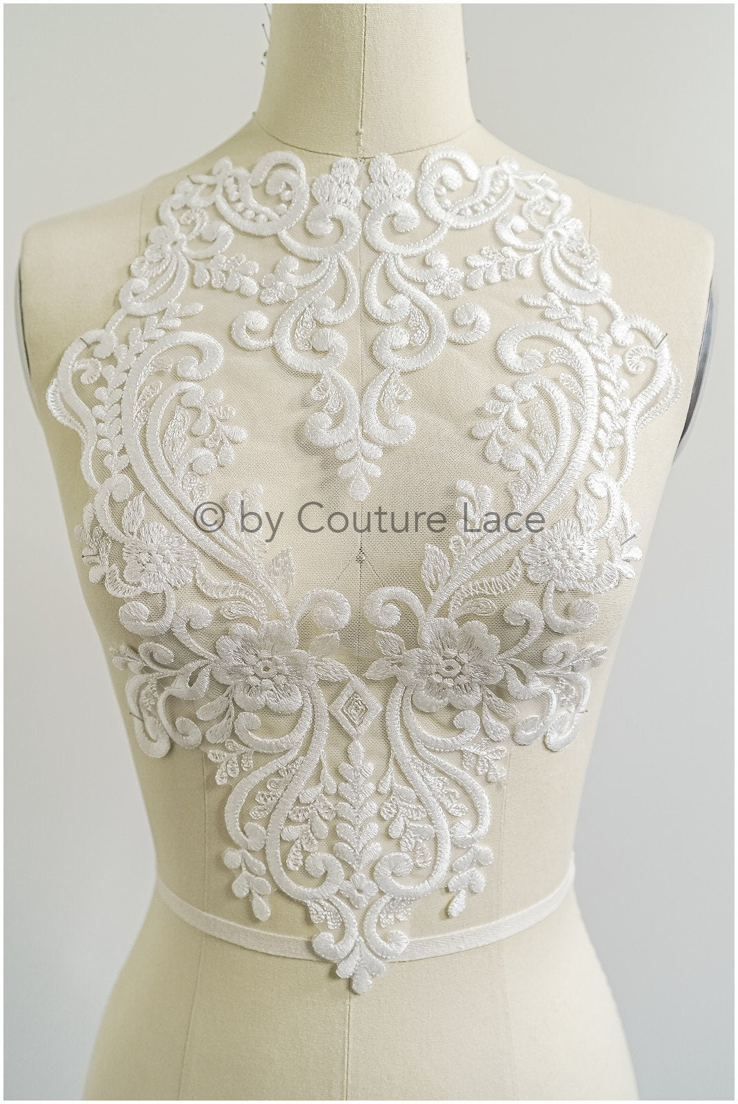 romantischer verschnörkelter SpitzenAufnäher/ cremeweißes Ornament Blumen Applikation/ Brautkleid Spitze Applikation// A23-308