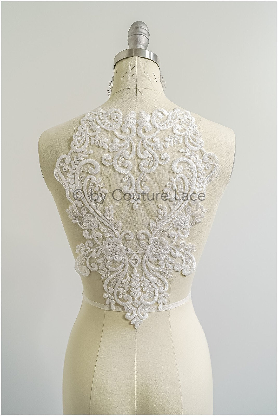 romantischer verschnörkelter SpitzenAufnäher/ cremeweißes Ornament Blumen Applikation/ Brautkleid Spitze Applikation// A23-308