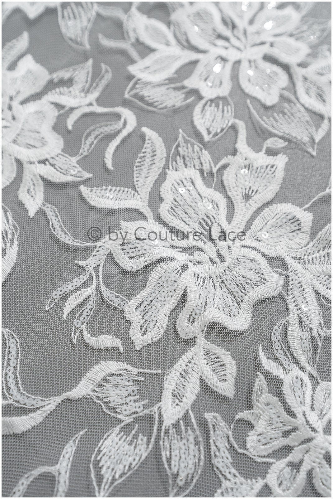 Romantischer Blumen Spitzenstoff Off-White/ hochwertiger bestickter Spitzenstoff mit floralem Muster/ Braut Spitzenstoff// L23-530