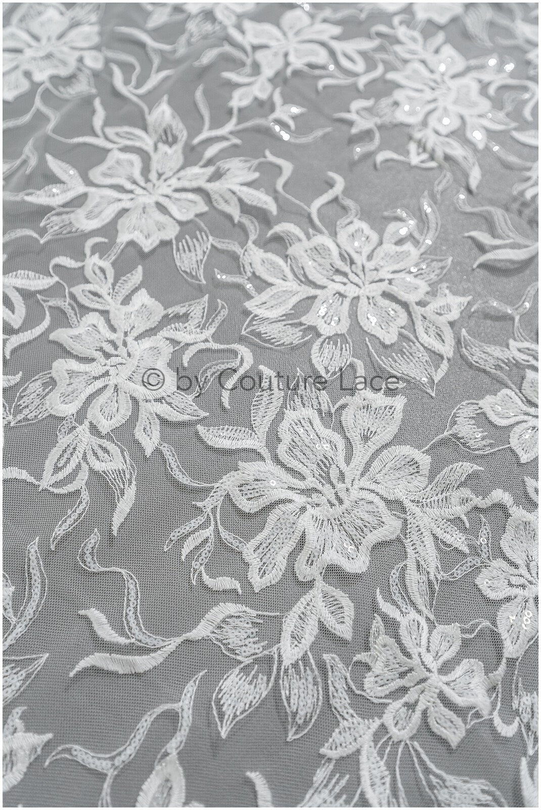 Romantischer Blumen Spitzenstoff Off-White/ hochwertiger bestickter Spitzenstoff mit floralem Muster/ Braut Spitzenstoff// L23-530