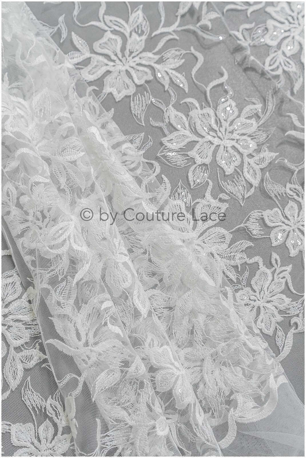 Romantischer Blumen Spitzenstoff Off-White/ hochwertiger bestickter Spitzenstoff mit floralem Muster/ Braut Spitzenstoff// L23-530