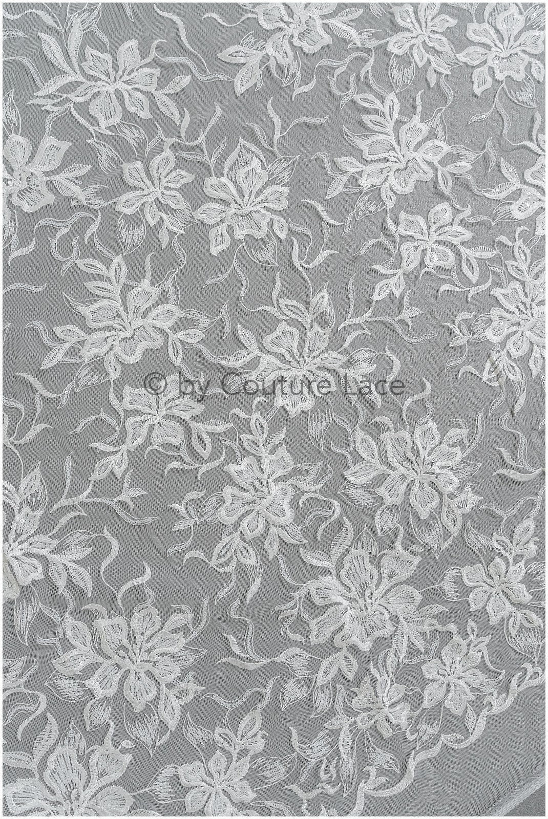 Romantischer Blumen Spitzenstoff Off-White/ hochwertiger bestickter Spitzenstoff mit floralem Muster/ Braut Spitzenstoff// L23-530